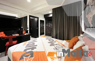 Orange Hotels Collection inMalta – Choice 18: terrazzo reception con vista Mercury Towers